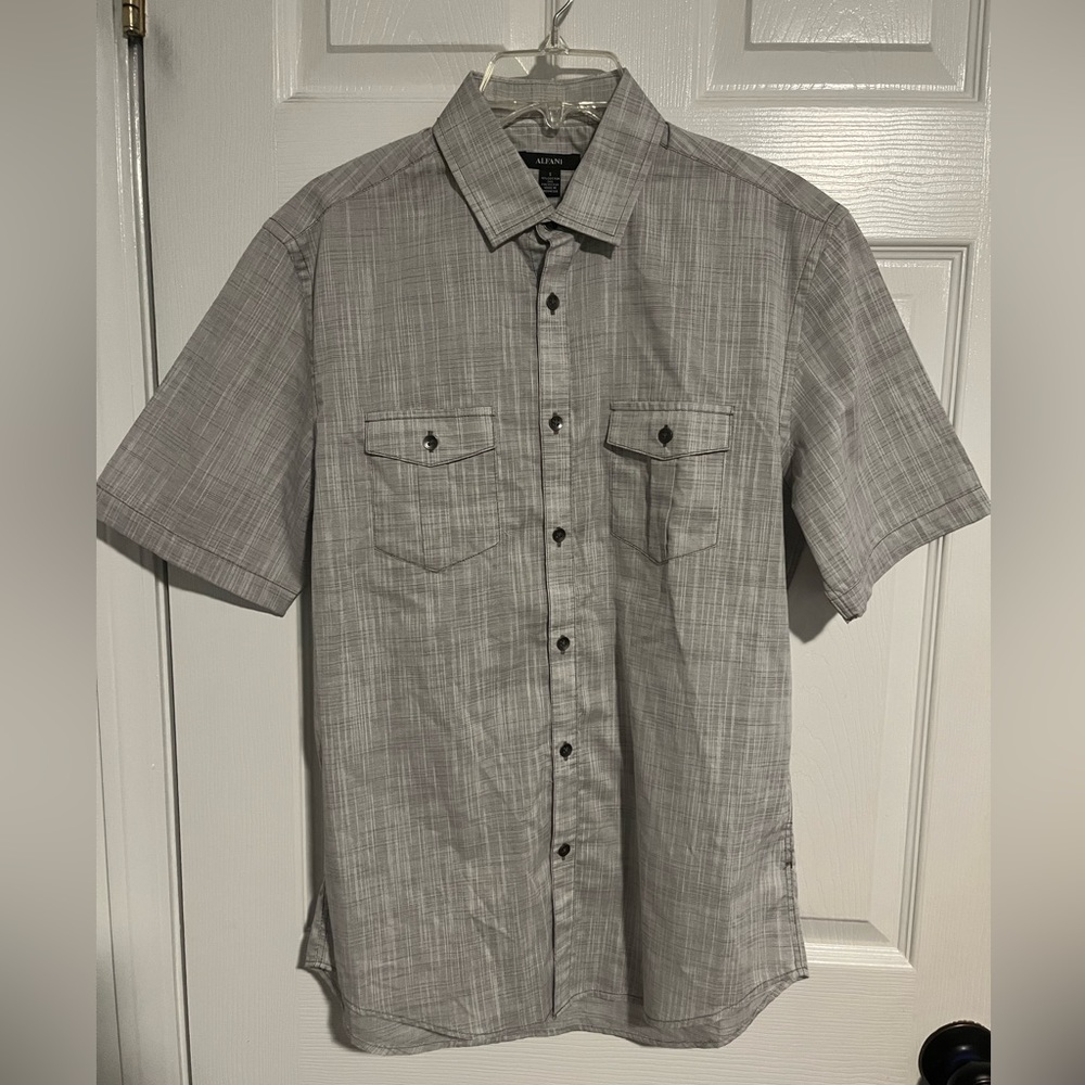 NEW - Men’s Alfani Buttoned Down Dress Tee